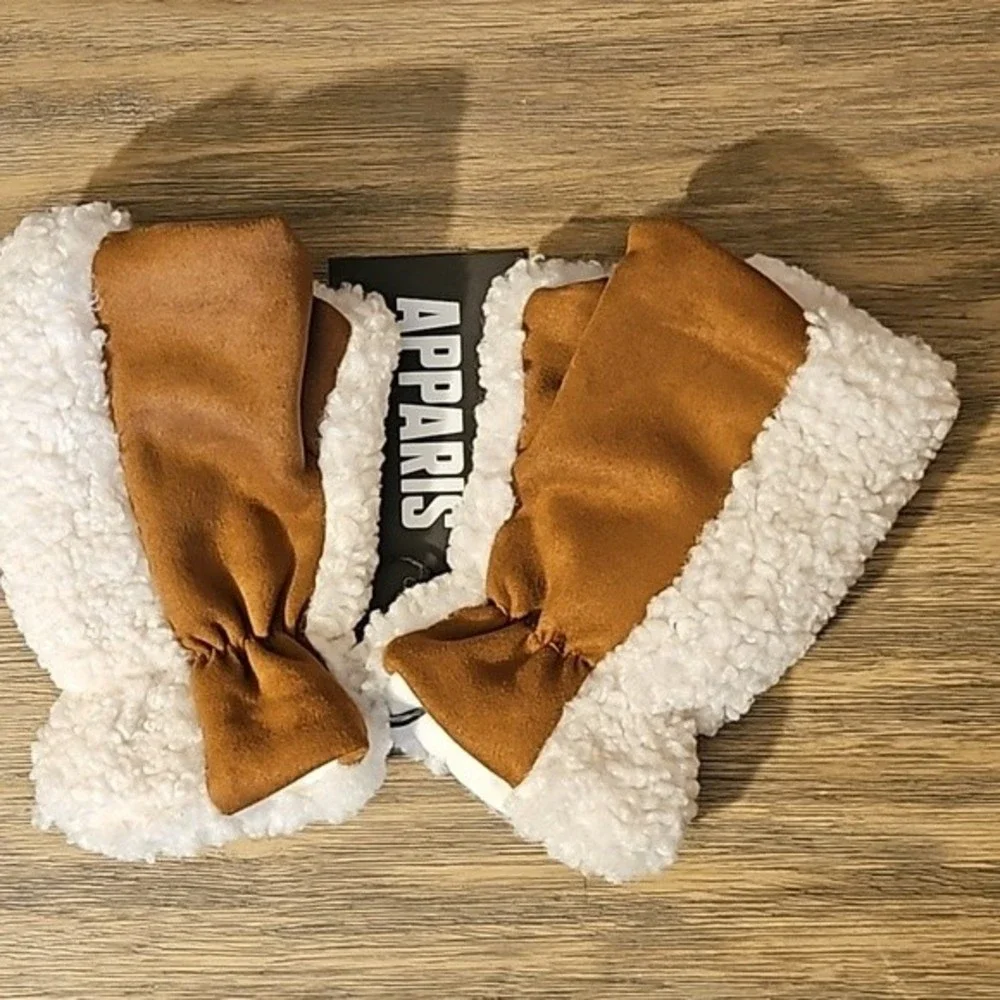 NWT APPARIS Women's Camel and Off Faux Shearling White Fingerless Hand Gloves